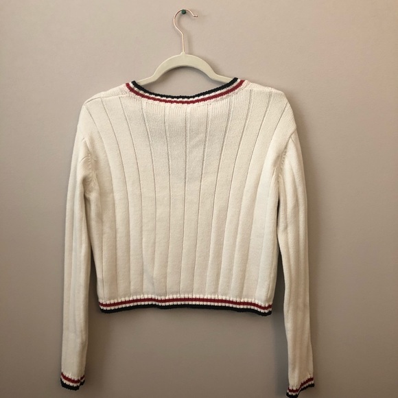 Brandy Melville V-Neck Cropped Sweater - Picture 4 of 6